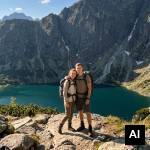 Para na skalnej półce z widokiem na Tatry